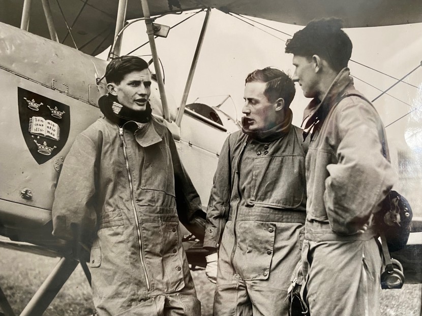 My teenaged father in the middle